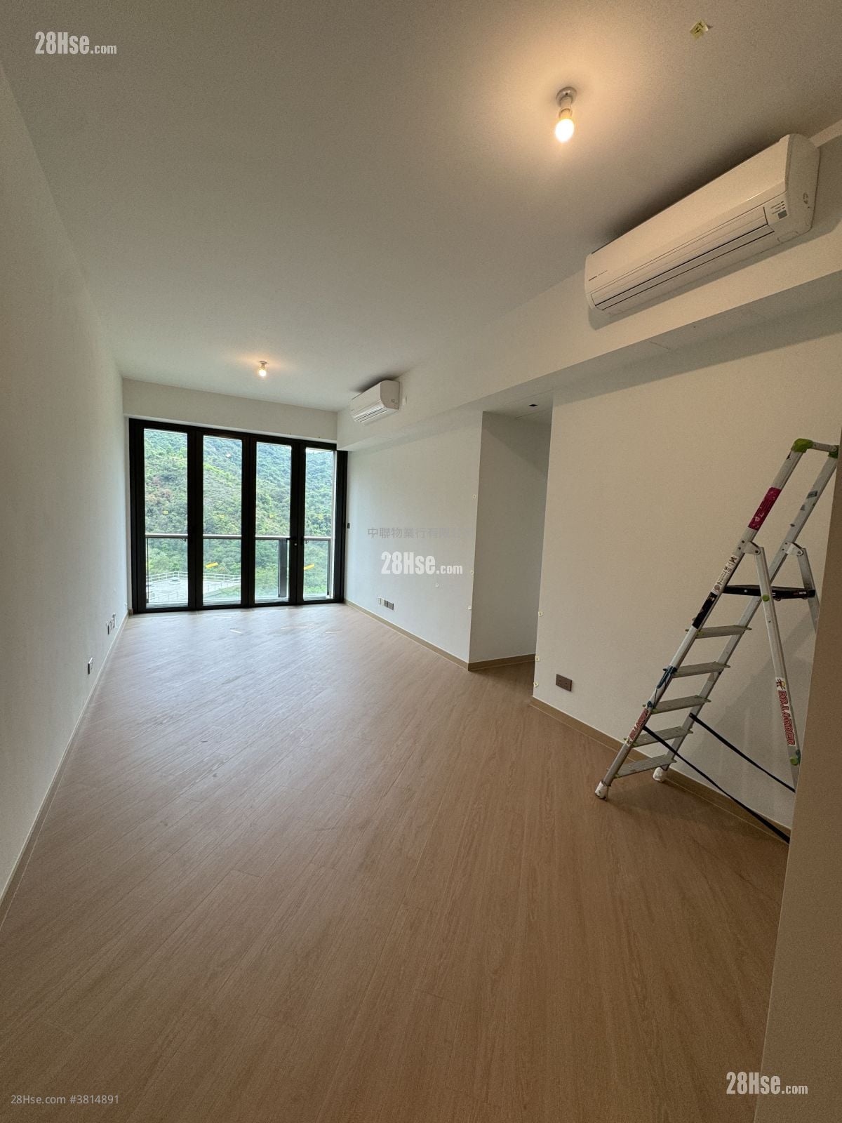 St. Michel Rental 967 ft²