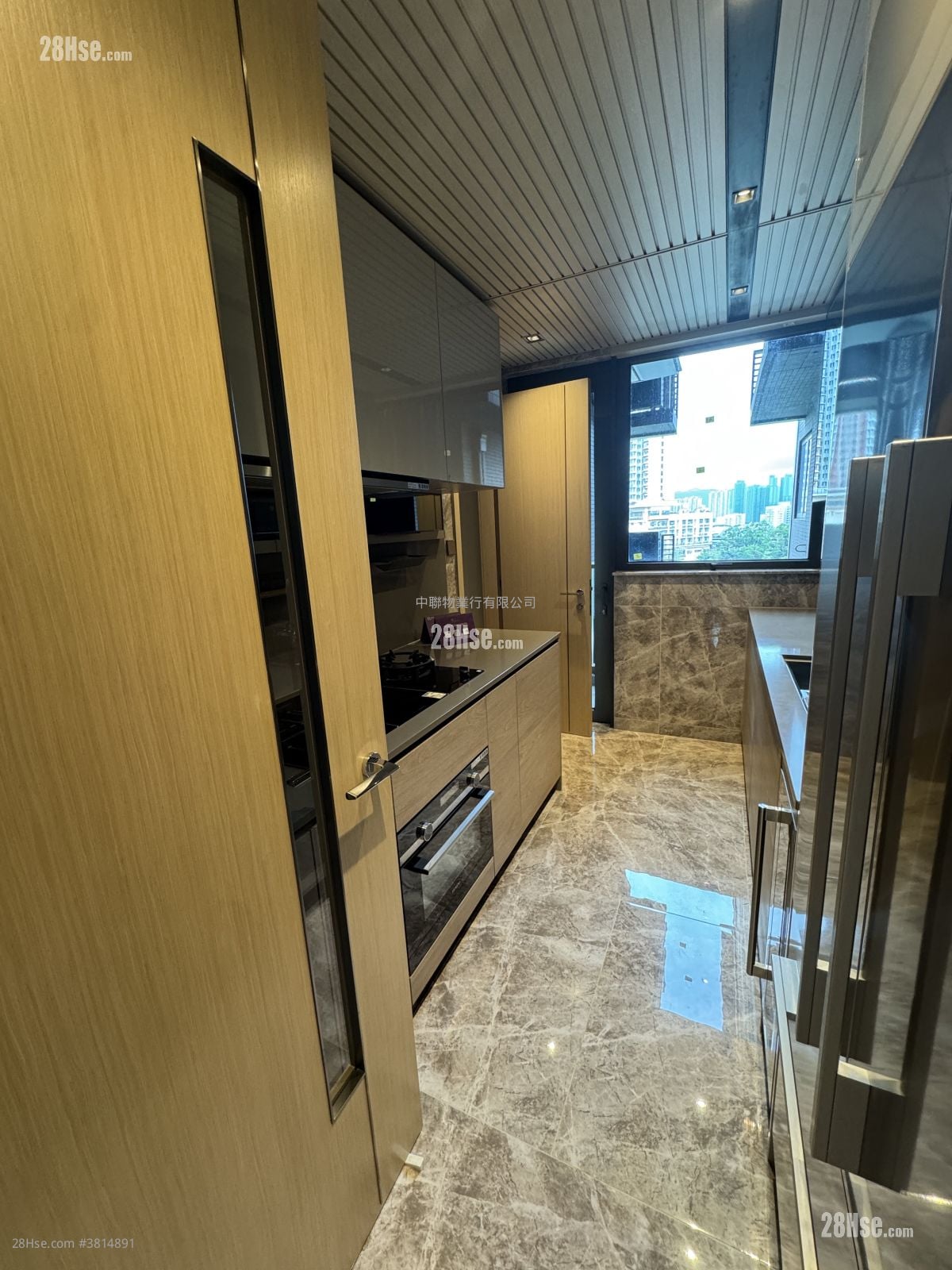 St. Michel Rental 967 ft²