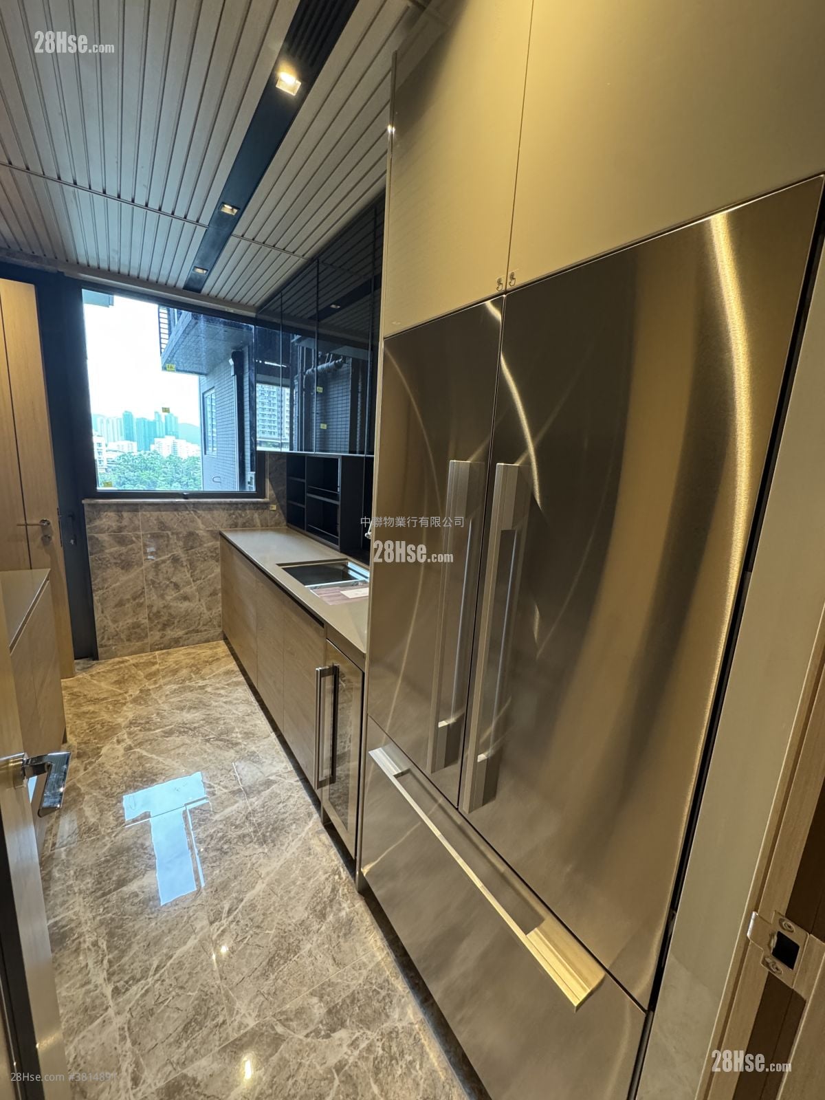 St. Michel Rental 967 ft²