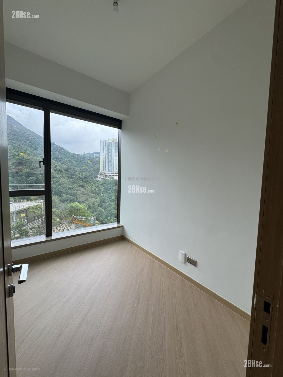 St. Michel Rental 967 ft²