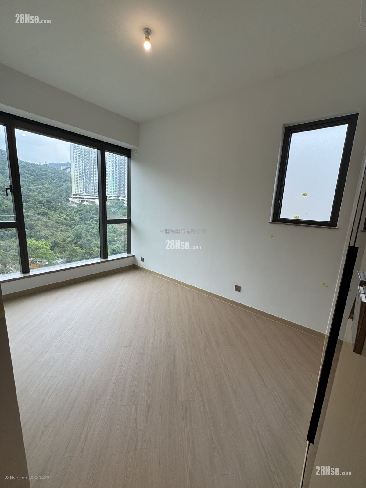 St. Michel Rental 967 ft²