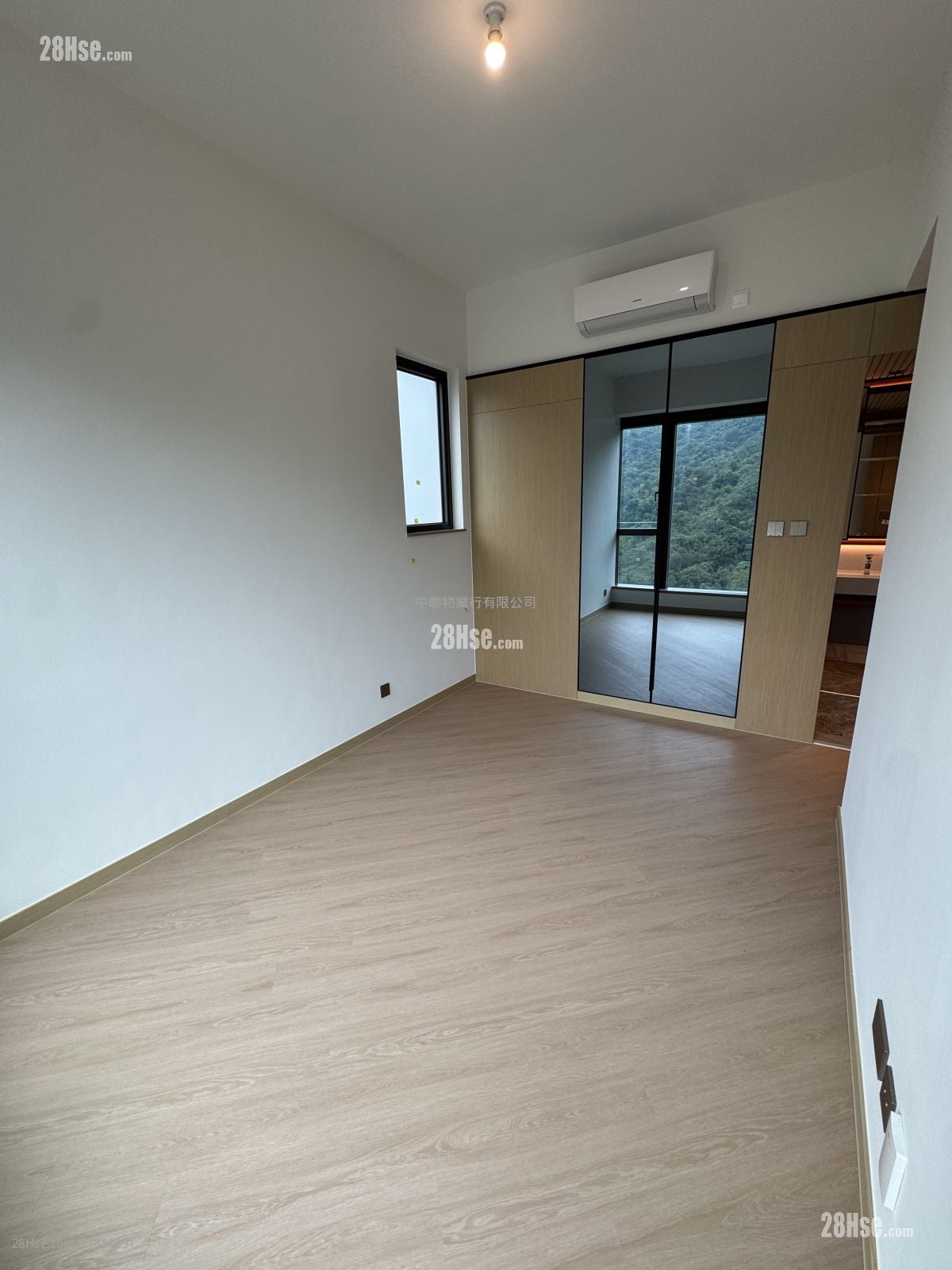 St. Michel Rental 967 ft²