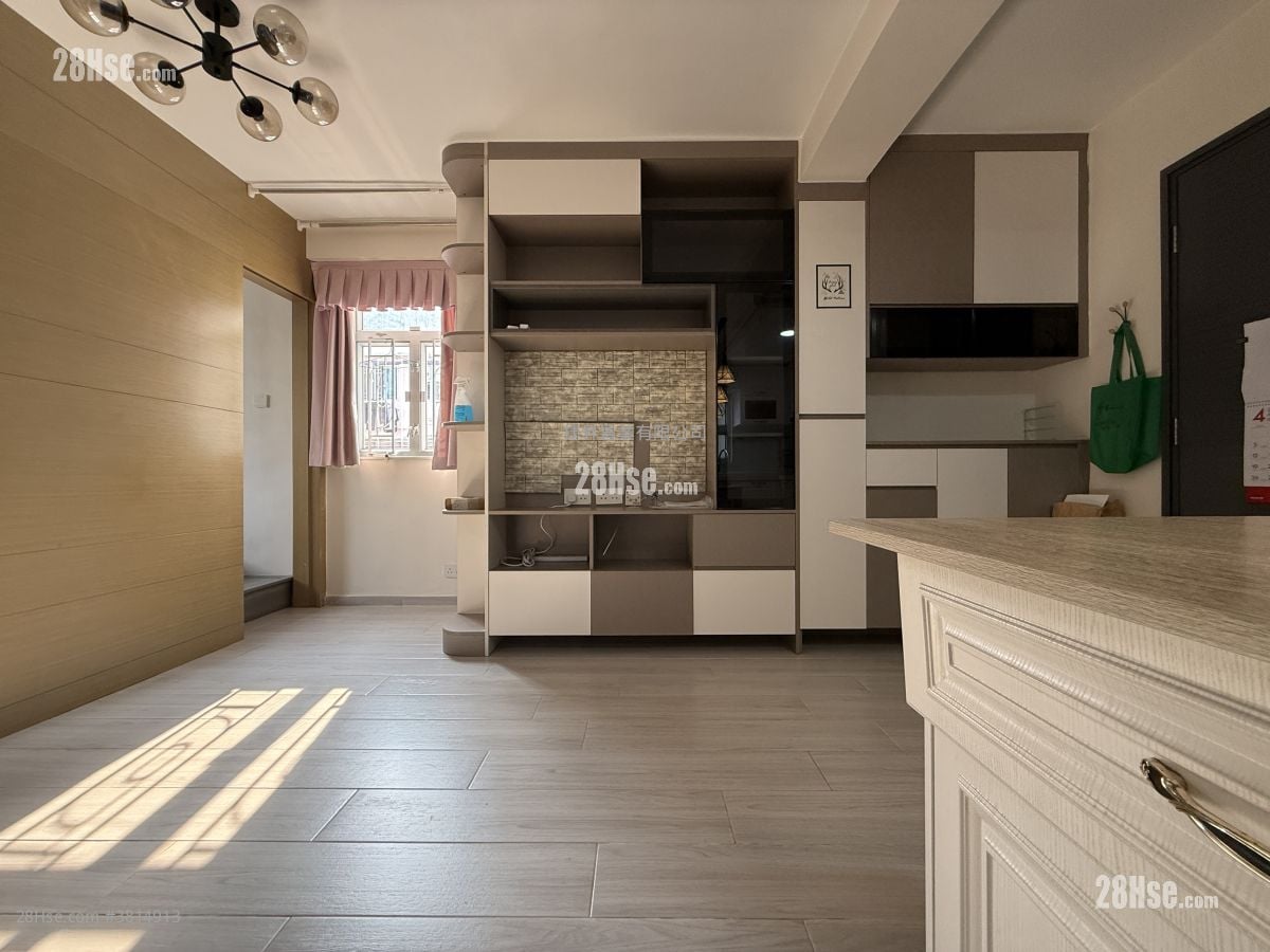 Sunshine Plaza Rental 3 Bedrooms , 2 Bathrooms 357 ft²