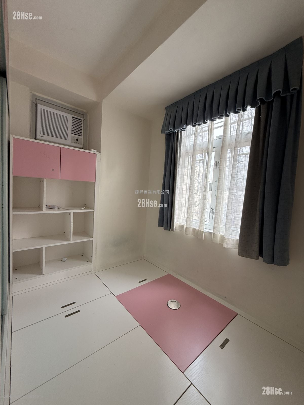 Sunshine Plaza Rental 3 Bedrooms , 2 Bathrooms 357 ft²