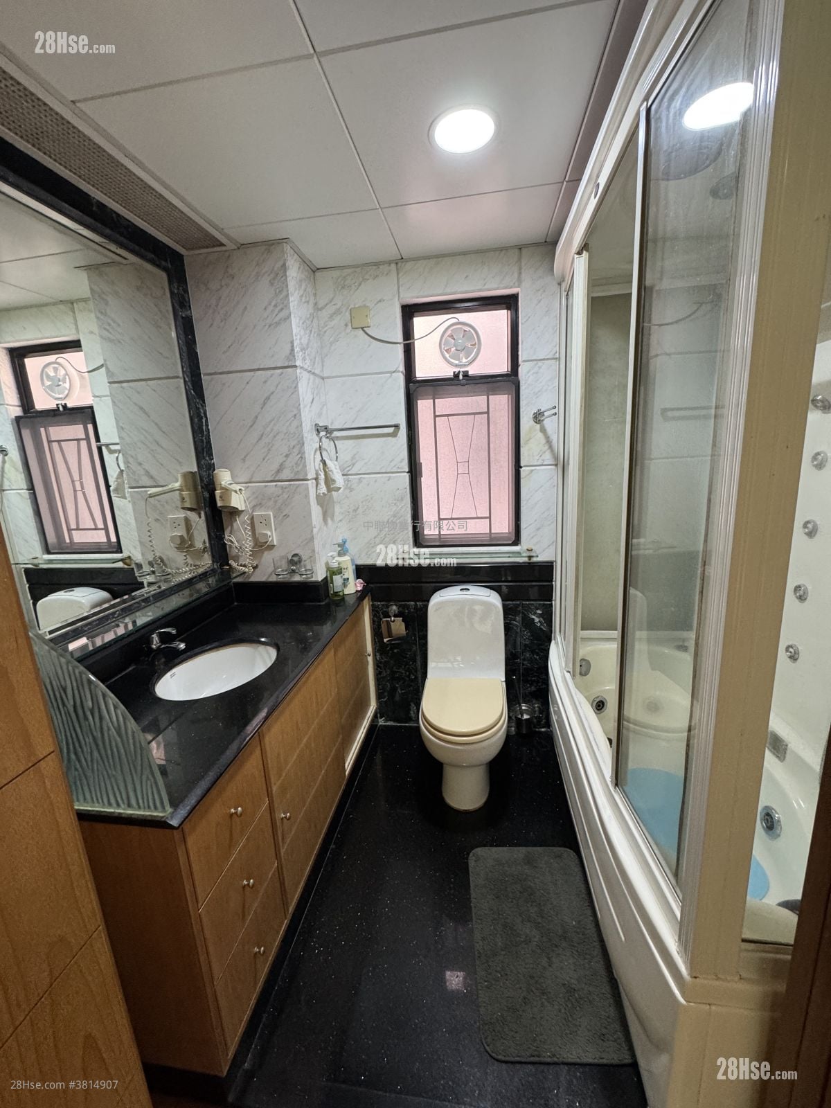 Pristine Villa Rental 817 ft²