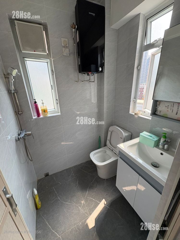 Des Voeux Road West Rental 3 Bedrooms , 1 Bathroom 645 ft²