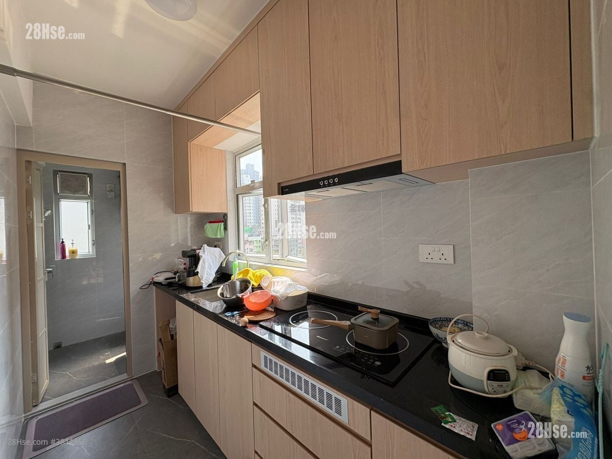 Des Voeux Road West Rental 3 Bedrooms , 1 Bathroom 645 ft²