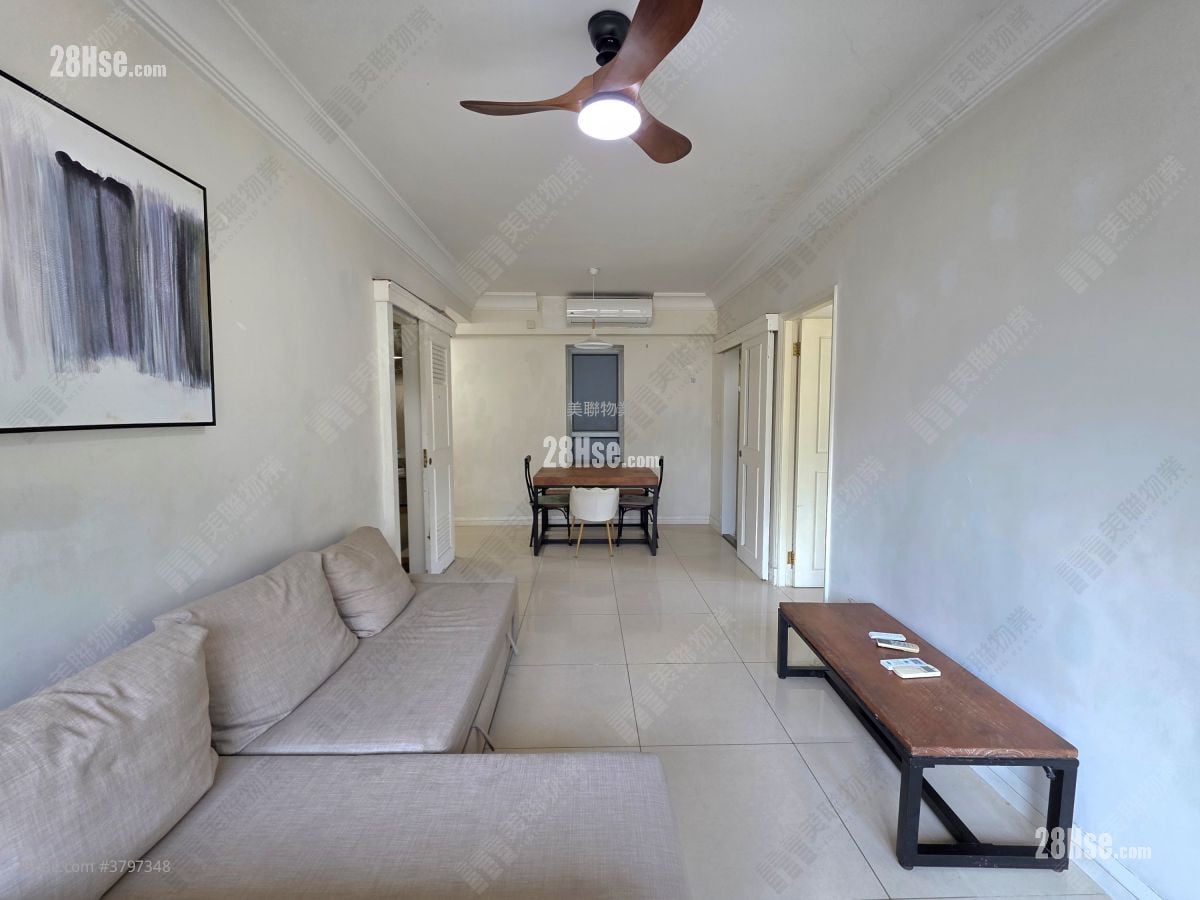 living room: Caribbean Coast Sell 2 Bedrooms , 2 Bathrooms 518 ft²