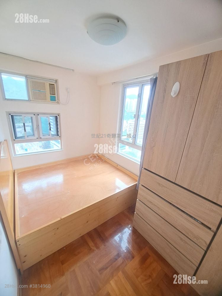 Yue Tin Court Sell 2 Bedrooms , 1 Bathroom 449 ft²