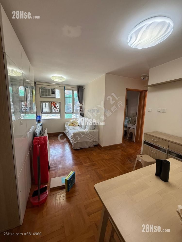 Yue Tin Court Sell 2 Bedrooms , 1 Bathroom 449 ft²