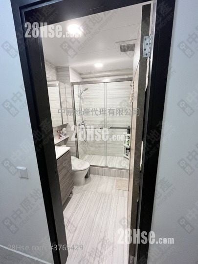 Clarke Mansion Sell 5+ Bedrooms 1,272 ft²