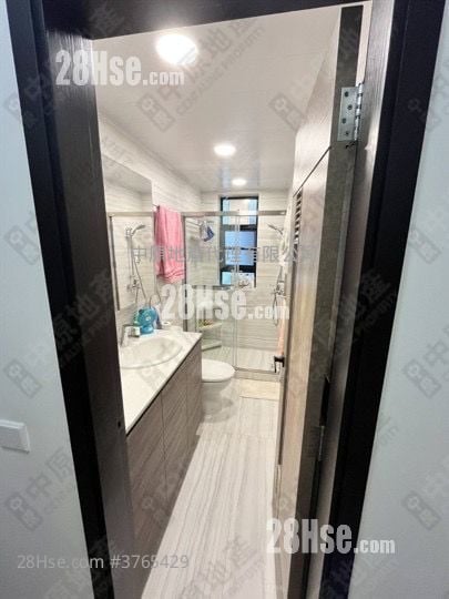 Clarke Mansion Sell 5+ Bedrooms 1,272 ft²