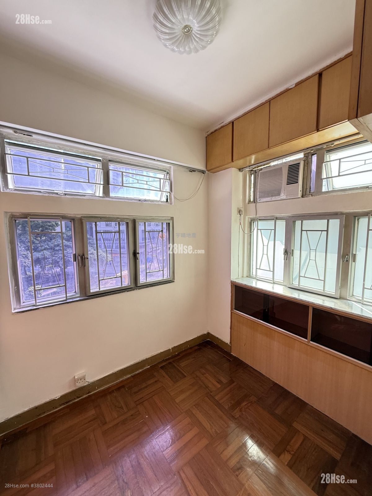 Lee Tak Cheong Mansion Sell 2 Bedrooms , 1 Bathroom