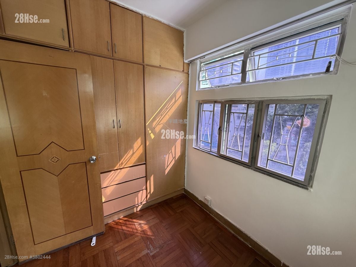 Lee Tak Cheong Mansion Sell 2 Bedrooms , 1 Bathroom
