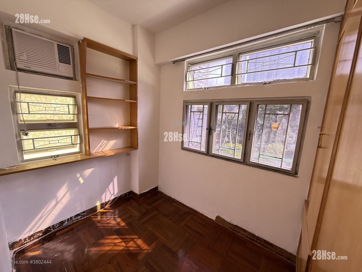 Lee Tak Cheong Mansion Sell 2 Bedrooms , 1 Bathroom