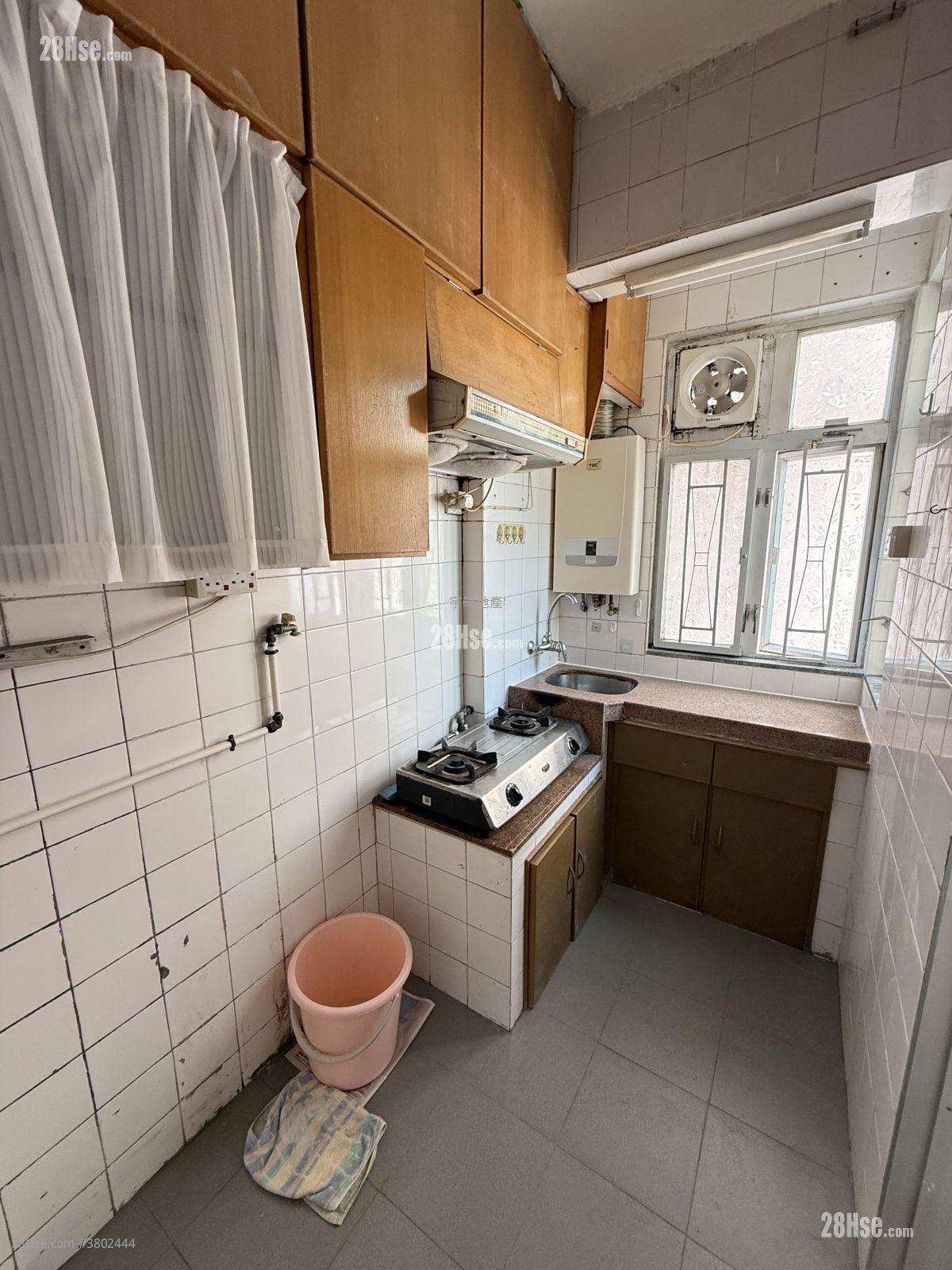 Lee Tak Cheong Mansion Sell 2 Bedrooms , 1 Bathroom