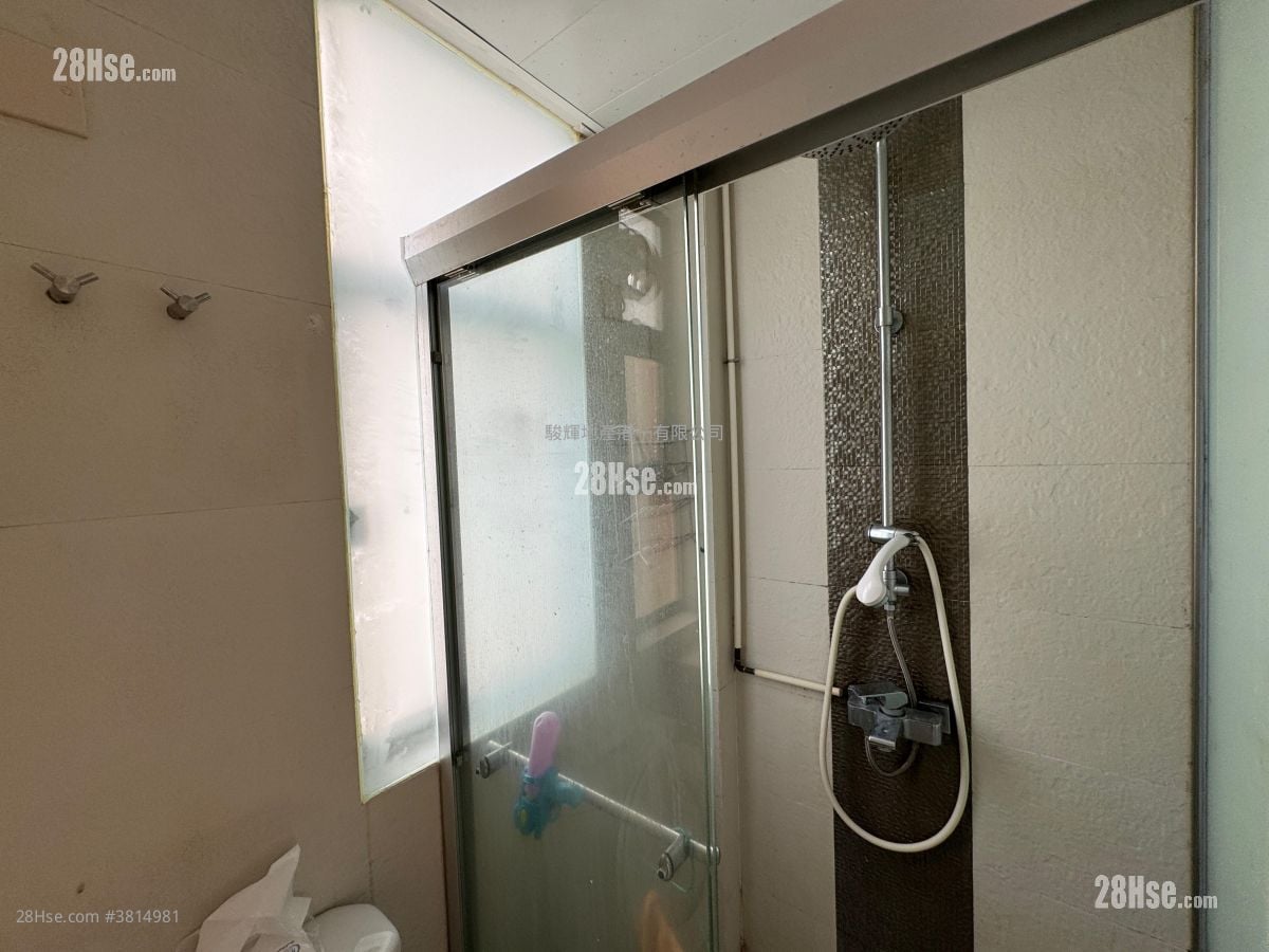 Siu Nin Building Rental Studio , 1 Bathroom 108 ft²