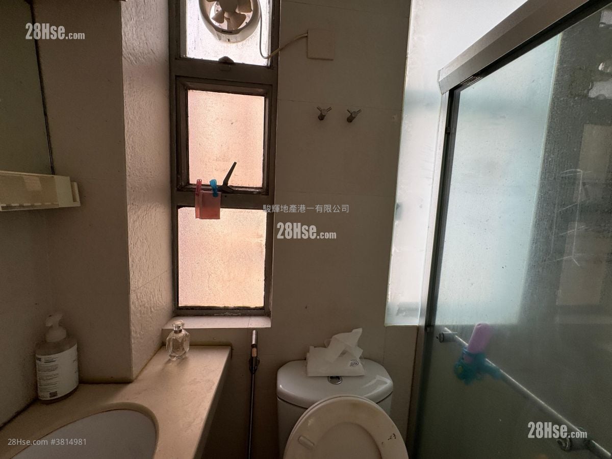 Siu Nin Building Rental Studio , 1 Bathroom 108 ft²