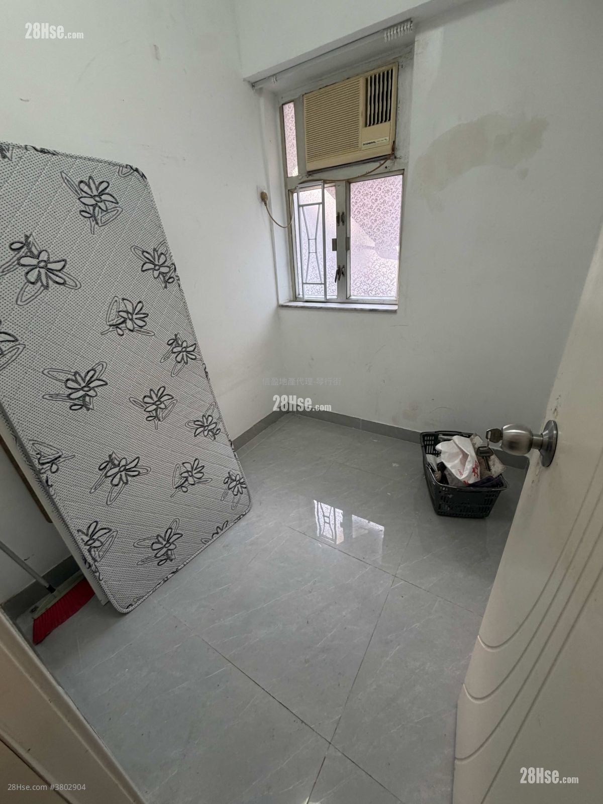 Nam Tin Building Rental 2 Bedrooms , 1 Bathroom 300 ft²