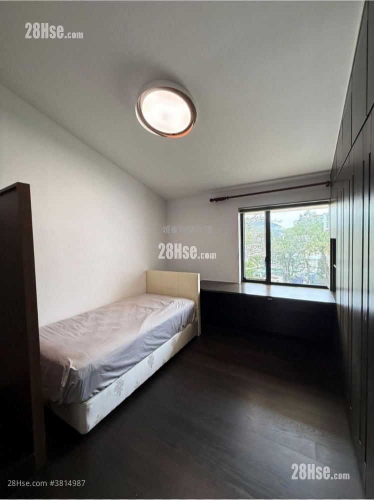 Strawberry Hill Rental 4 Bedrooms , 3 Bathrooms 2,903 ft²