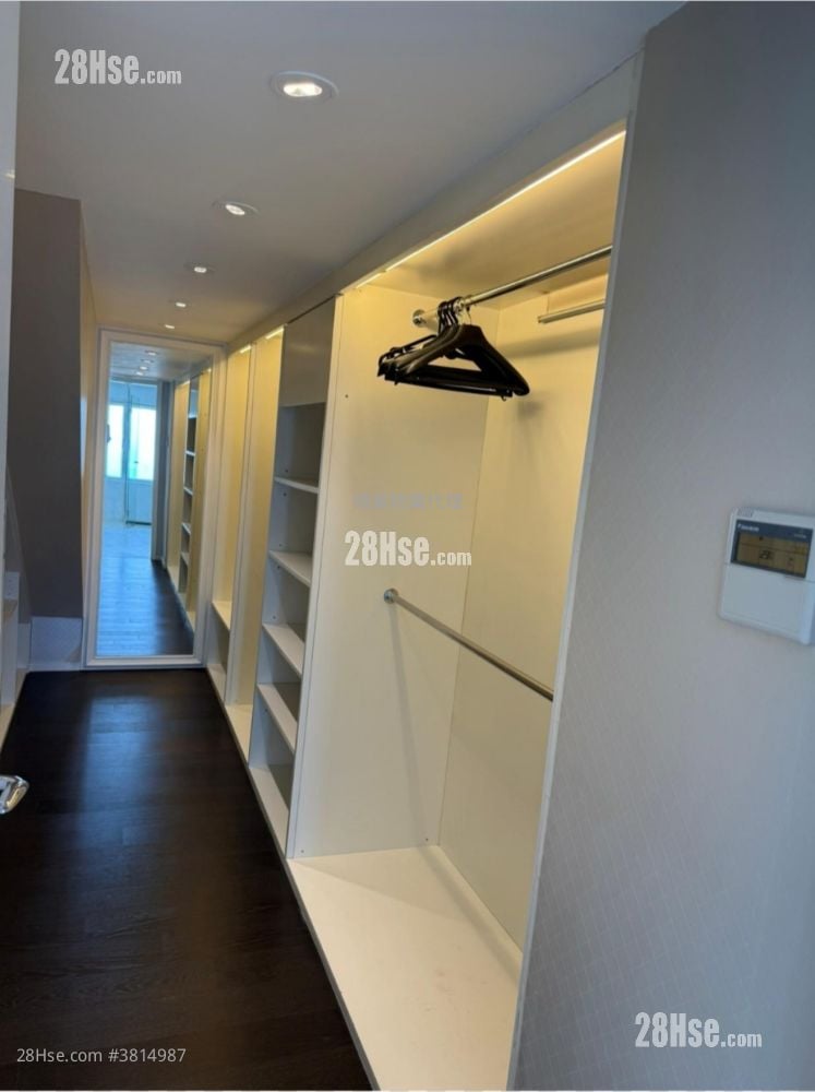 Strawberry Hill Rental 4 Bedrooms , 3 Bathrooms 2,903 ft²