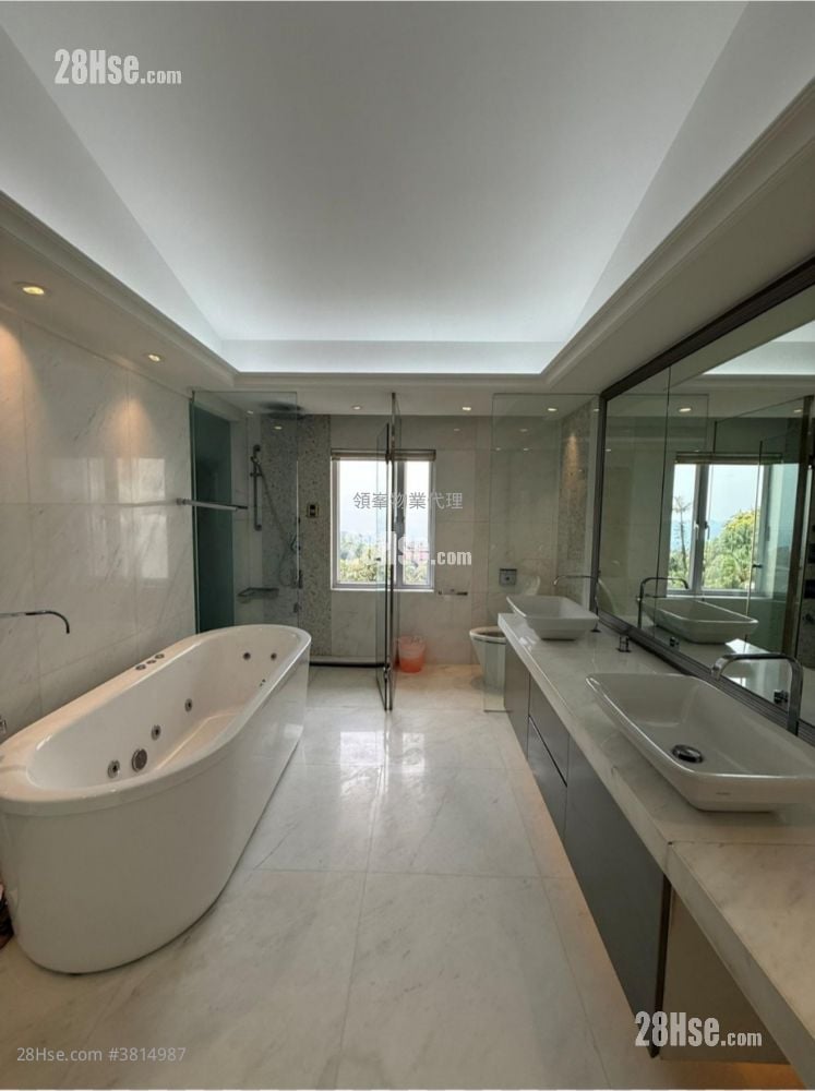 Strawberry Hill Rental 4 Bedrooms , 3 Bathrooms 2,903 ft²