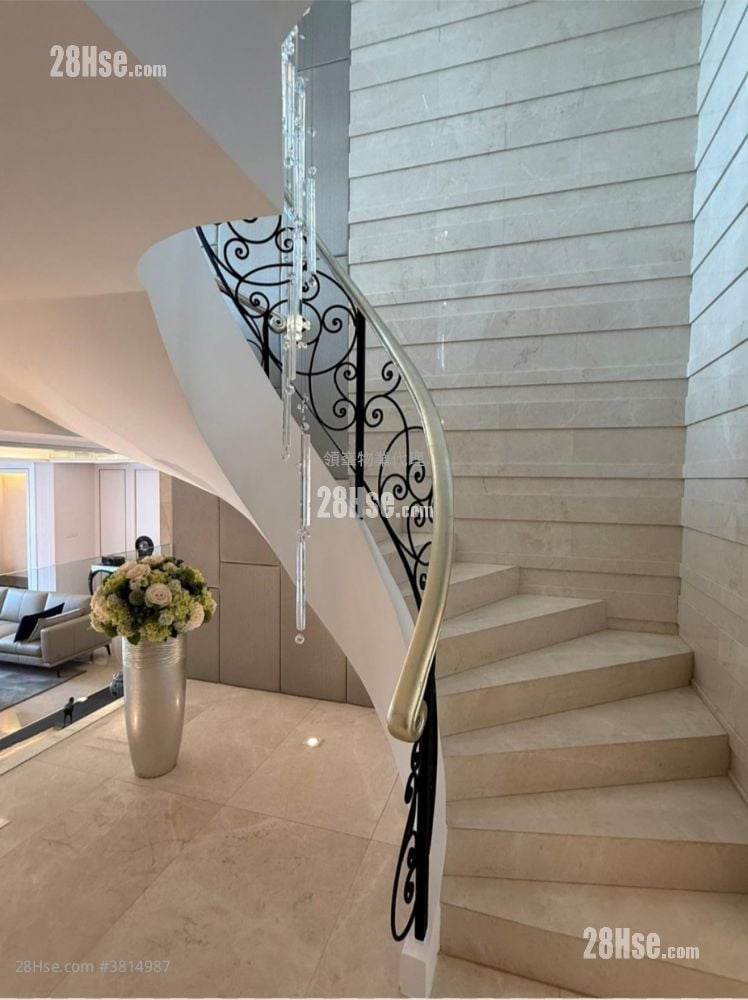 Strawberry Hill Rental 4 Bedrooms , 3 Bathrooms 2,903 ft²