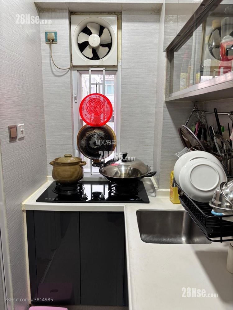 Kin On Mansion Sell 2 Bedrooms , 1 Bathroom 319 ft²