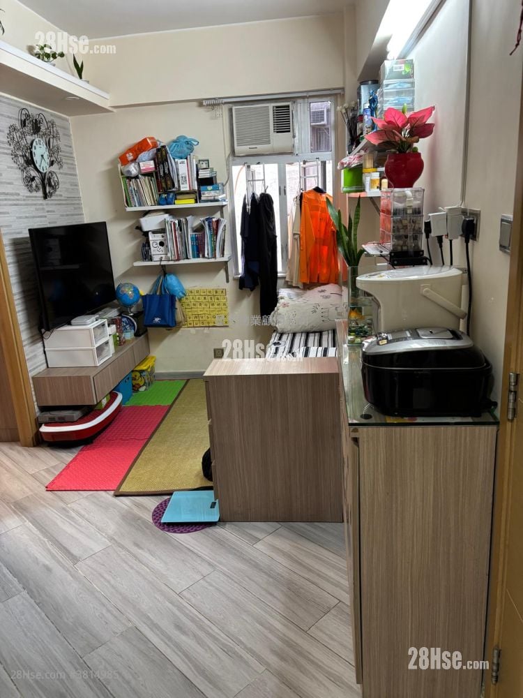 Kin On Mansion Sell 2 Bedrooms , 1 Bathroom 319 ft²