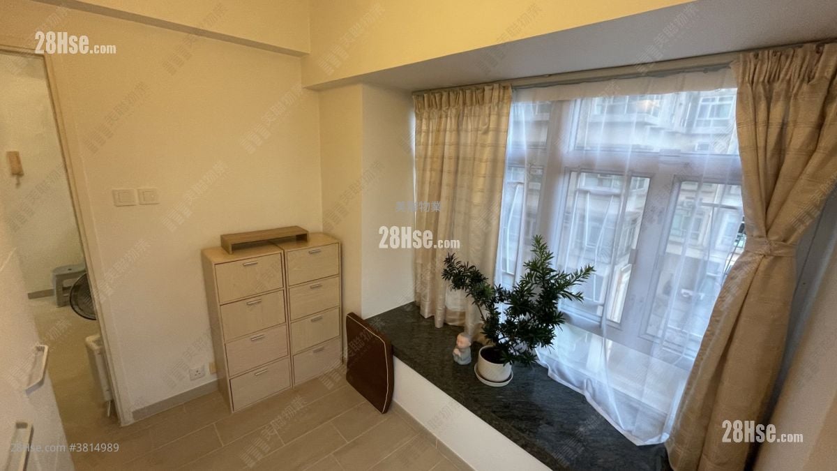 Sheung Shui Centre Sell 2 Bedrooms , 1 Bathroom 342 ft²