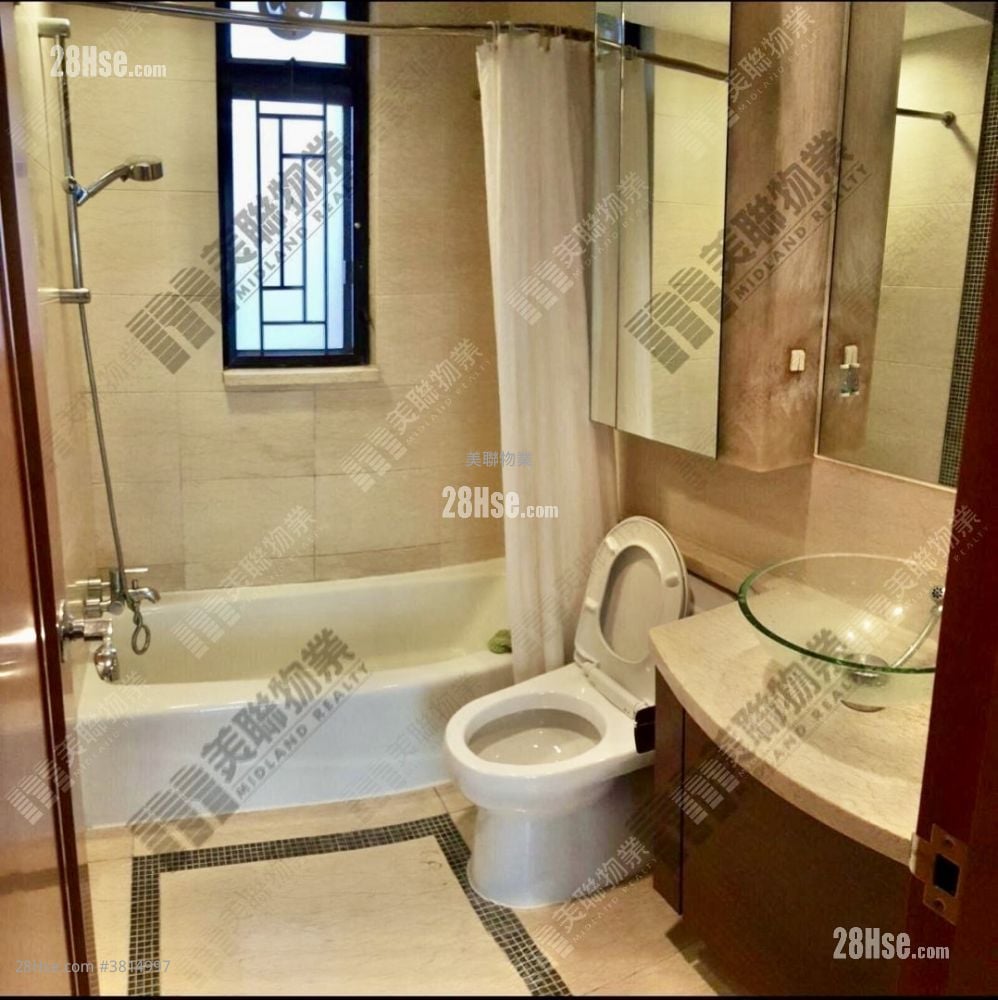 bathroom: Chelsea Court Sell 2 Bedrooms , 1 Bathroom 554 ft²