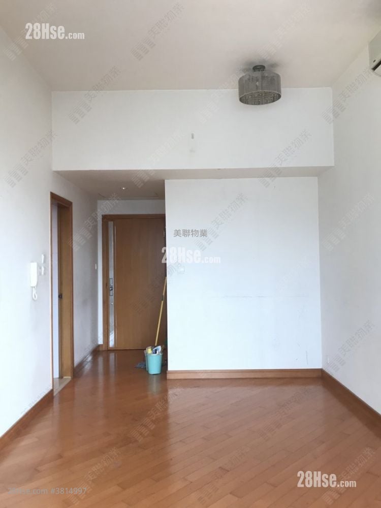 living room: Chelsea Court Sell 2 Bedrooms , 1 Bathroom 554 ft²