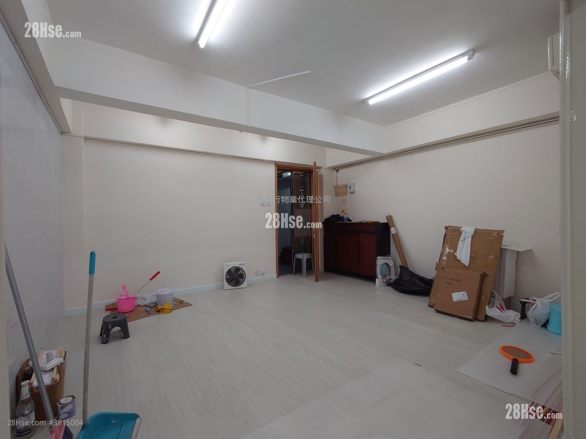Apartment Rental 3 Bedrooms , 1 Bathroom 454 ft²
