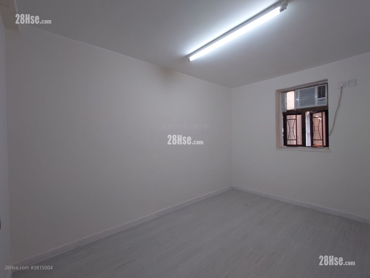 Apartment Rental 3 Bedrooms , 1 Bathroom 454 ft²