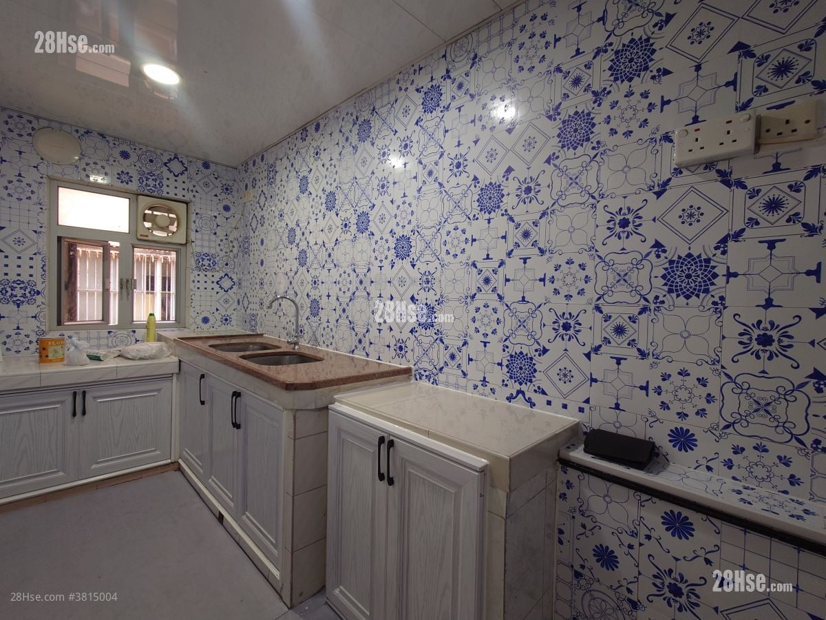 Apartment Rental 3 Bedrooms , 1 Bathroom 454 ft²