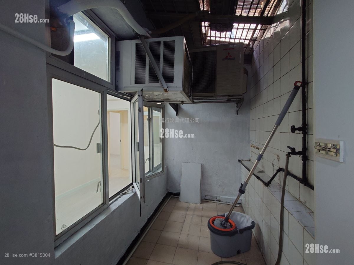 Apartment Rental 3 Bedrooms , 1 Bathroom 454 ft²