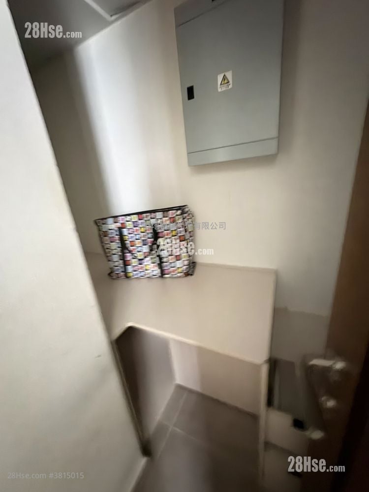 Lp10 Sell 4 Bedrooms , 3 Bathrooms 1,002 ft²