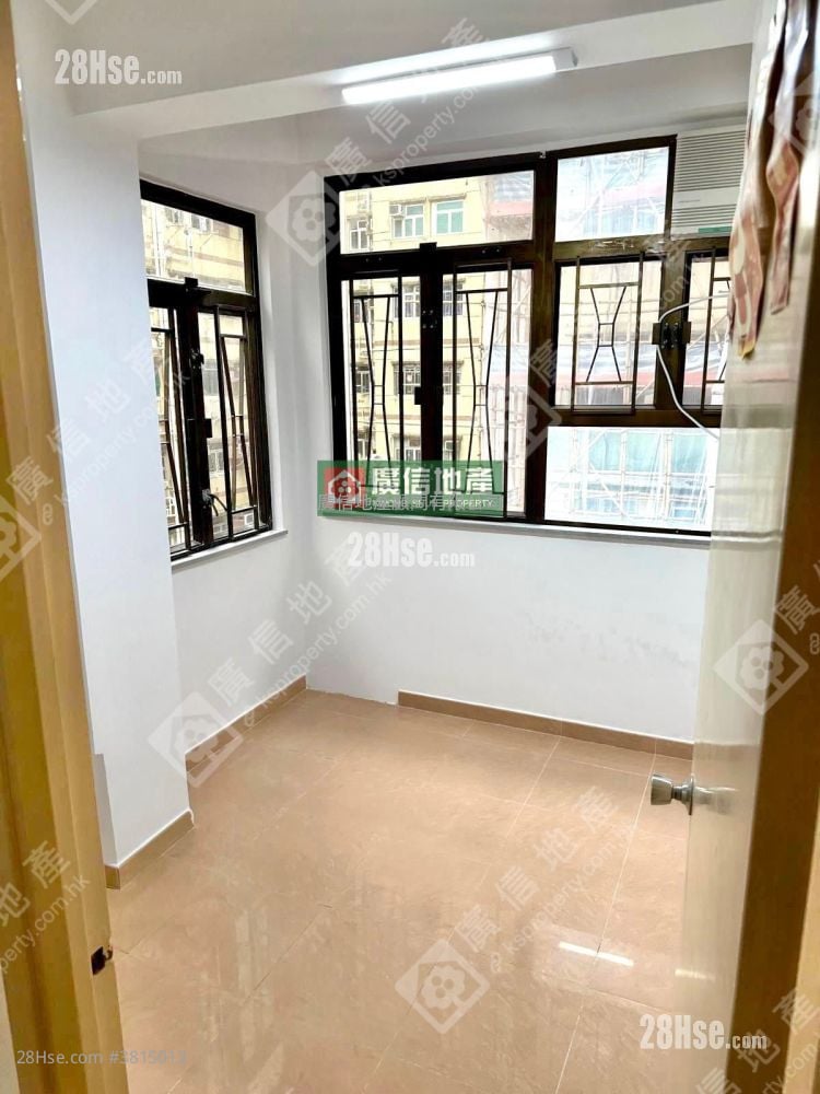 Chung Hing Building Sell 2 Bedrooms , 1 Bathroom 374 ft²