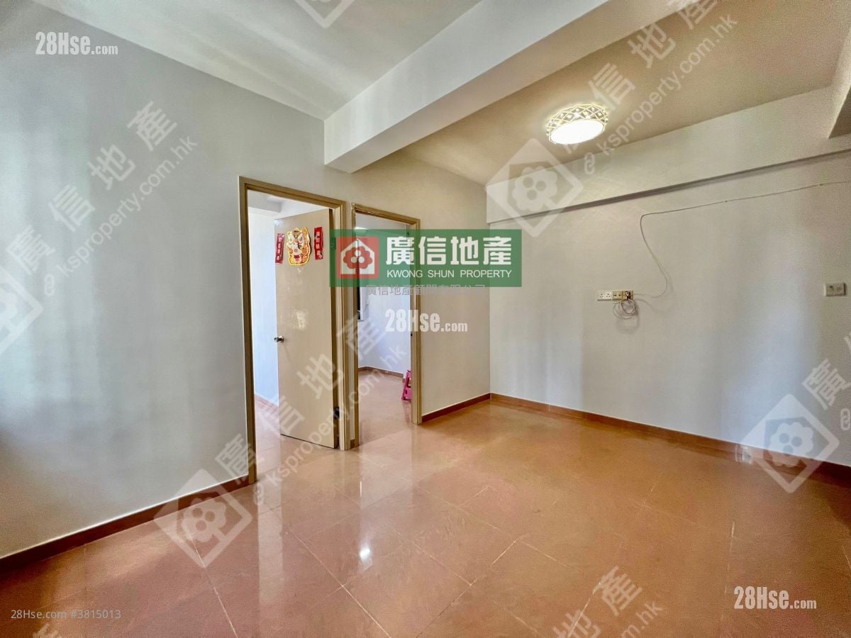 Chung Hing Building Sell 2 Bedrooms , 1 Bathroom 374 ft²