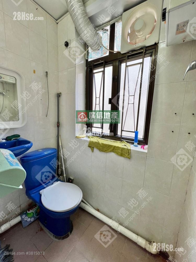 Chung Hing Building Sell 2 Bedrooms , 1 Bathroom 374 ft²