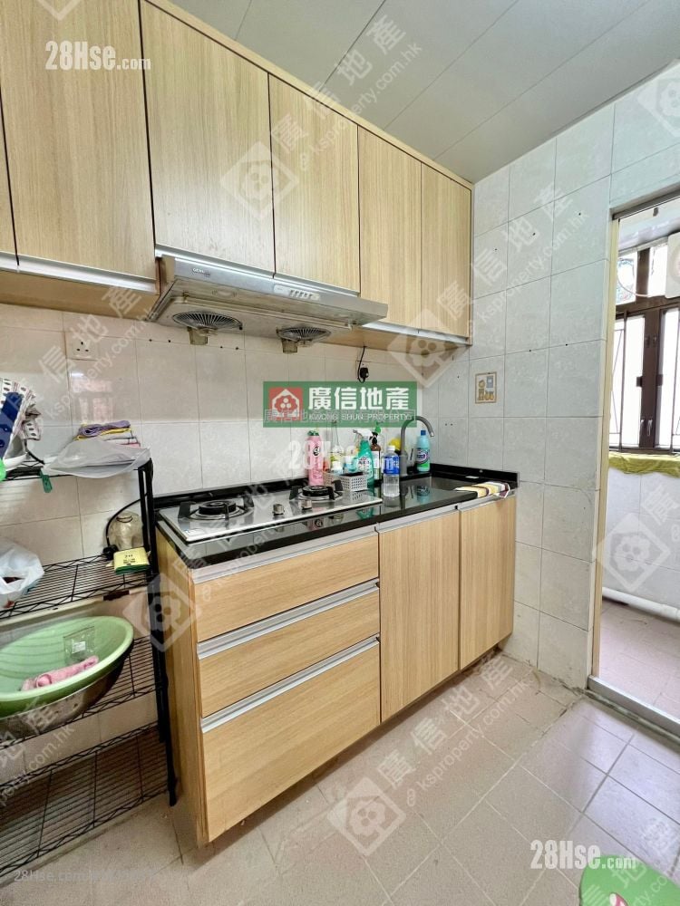 Chung Hing Building Sell 2 Bedrooms , 1 Bathroom 374 ft²