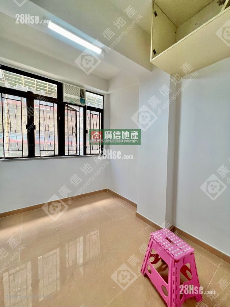 Chung Hing Building Sell 2 Bedrooms , 1 Bathroom 374 ft²