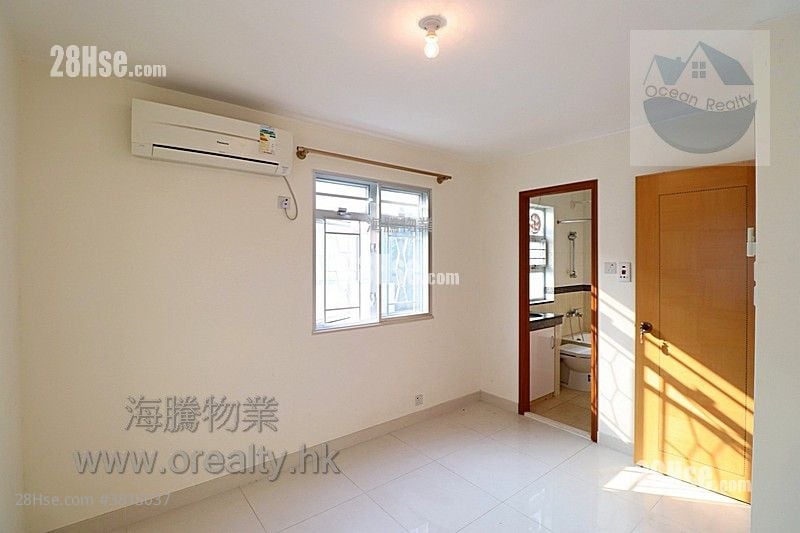 村屋 售盘 3 房 , 2 浴室 700 平方尺