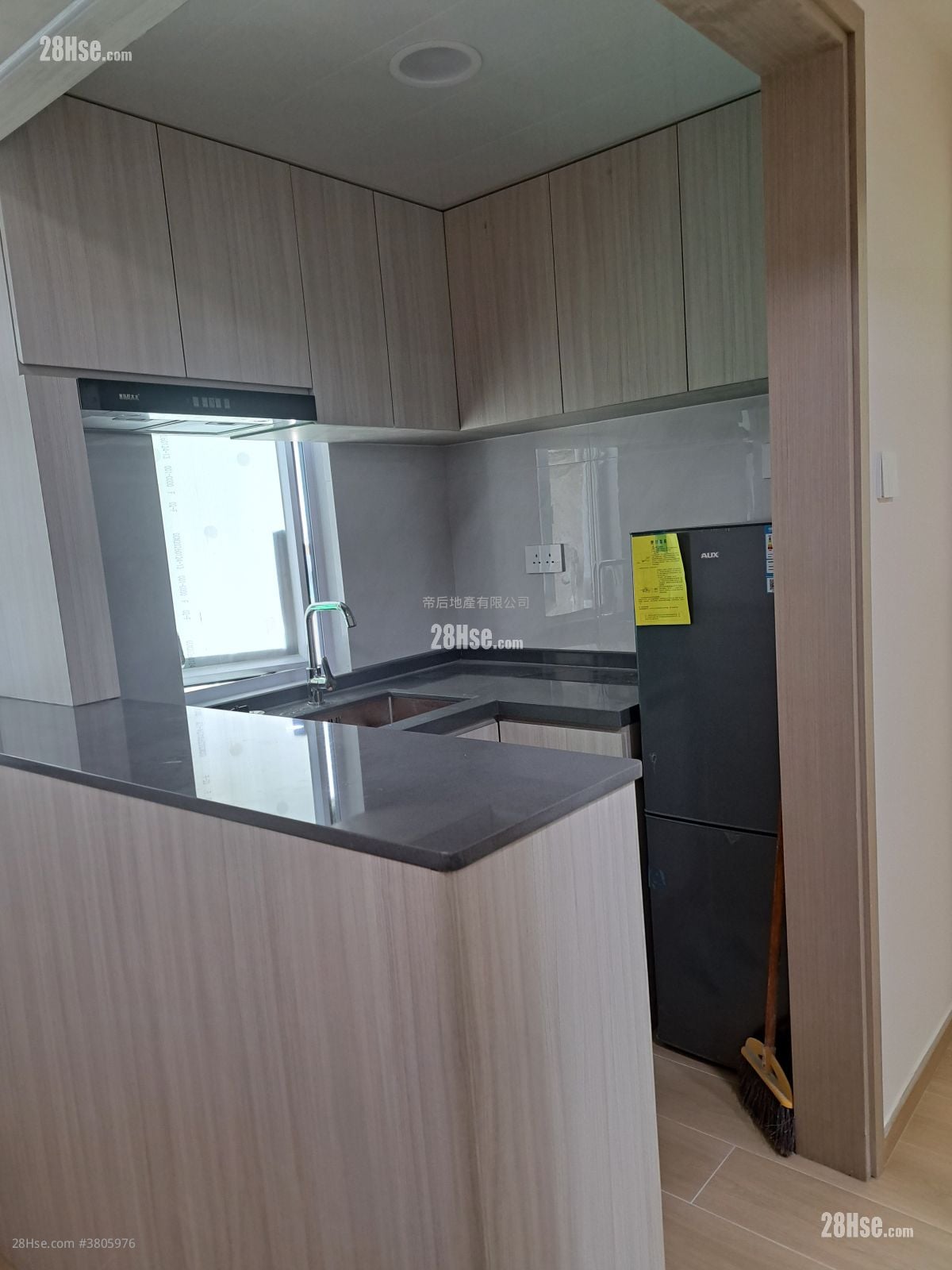 Midland Centre Rental 2 Bedrooms , 1 Bathroom 336 ft²