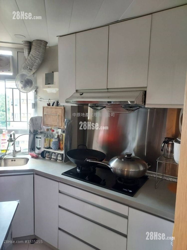 Hong Sing Garden Sell 3 Bedrooms 592 ft²