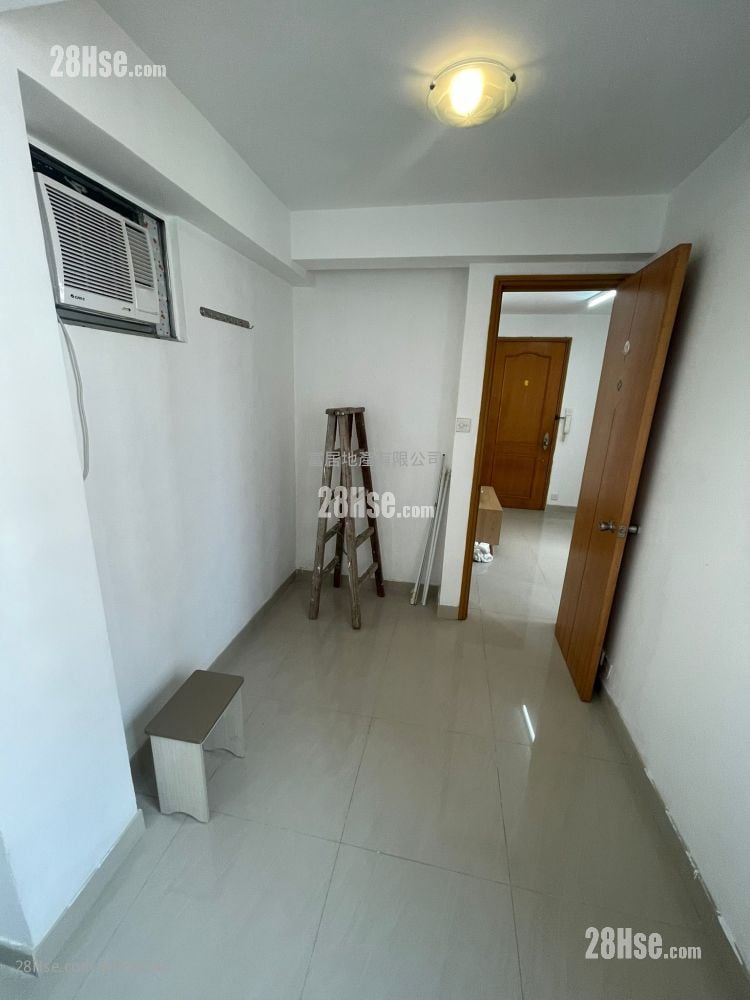 Manor Centre Rental 2 Bedrooms , 1 Bathroom 310 ft²