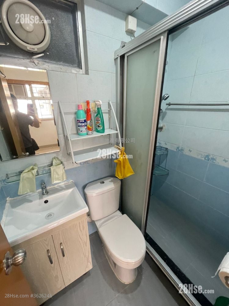 Manor Centre Rental 2 Bedrooms , 1 Bathroom 310 ft²