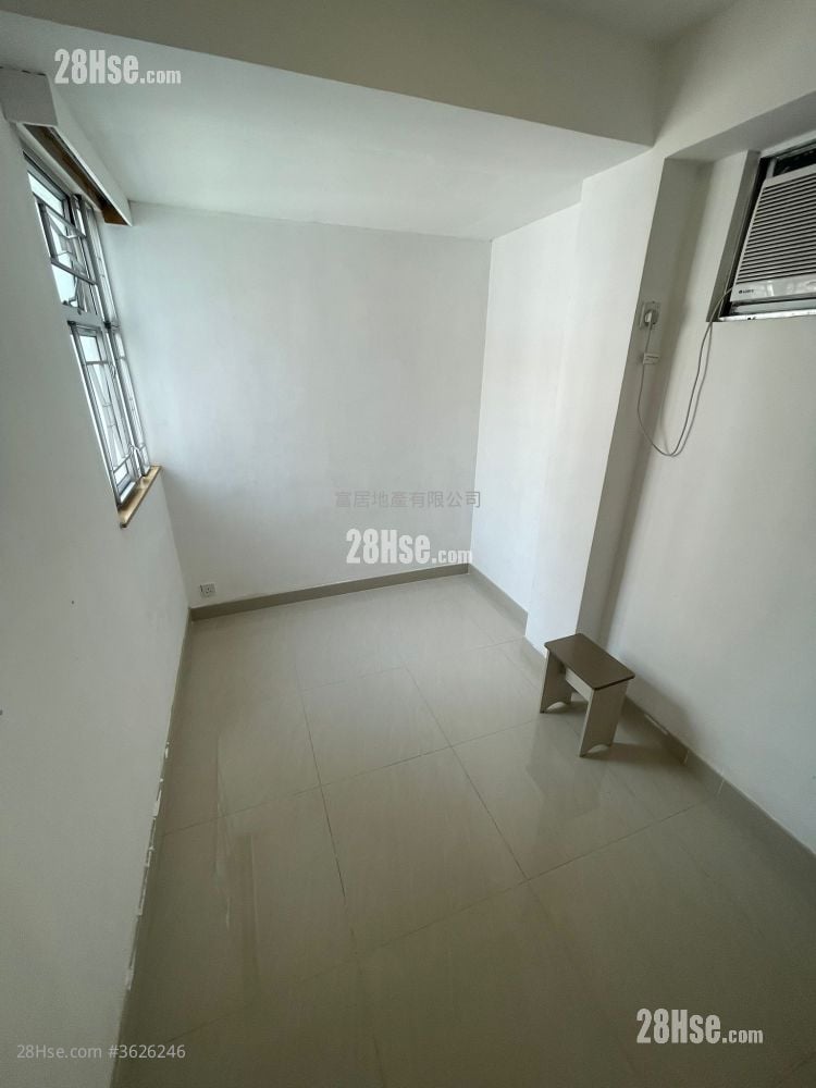 Manor Centre Rental 2 Bedrooms , 1 Bathroom 310 ft²