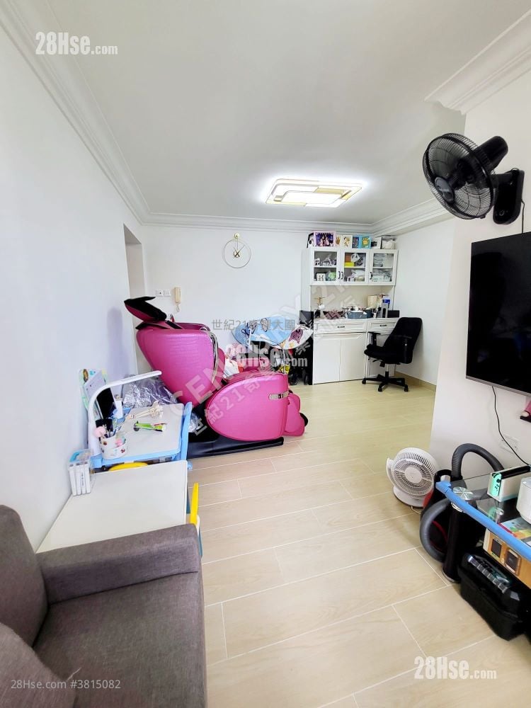 Yue Tin Court Sell 3 Bedrooms , 1 Bathroom 568 ft²