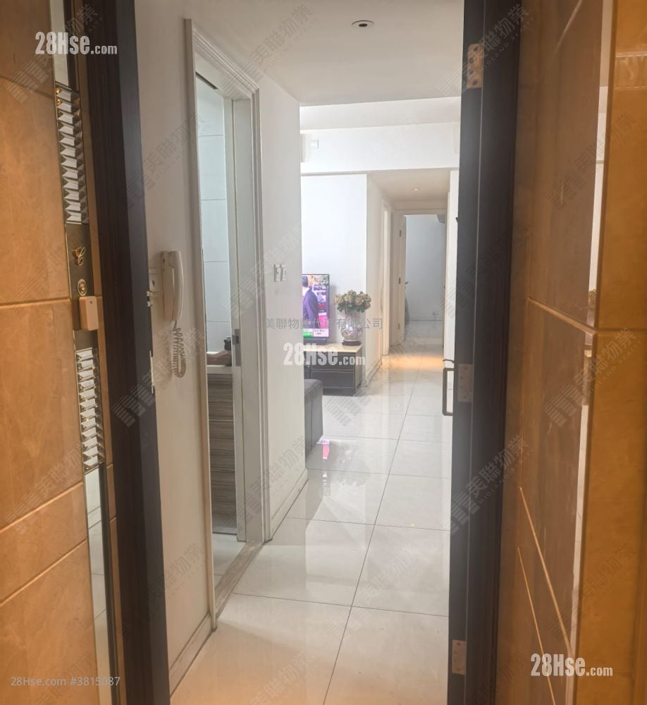 Hemera Sell 3 Bedrooms , 2 Bathrooms 739 ft²